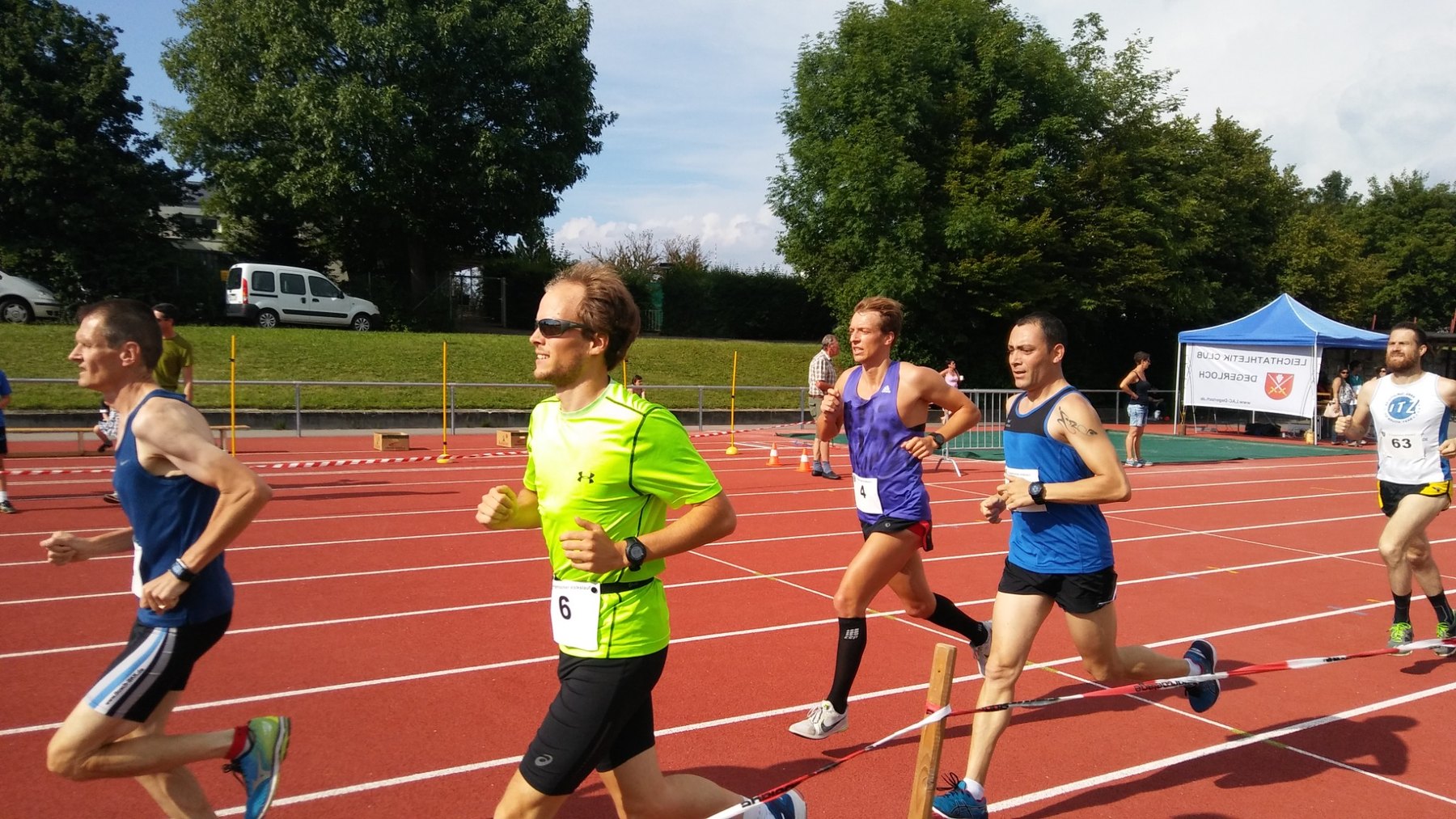 Nahsen Deniz Yaşar running on the track